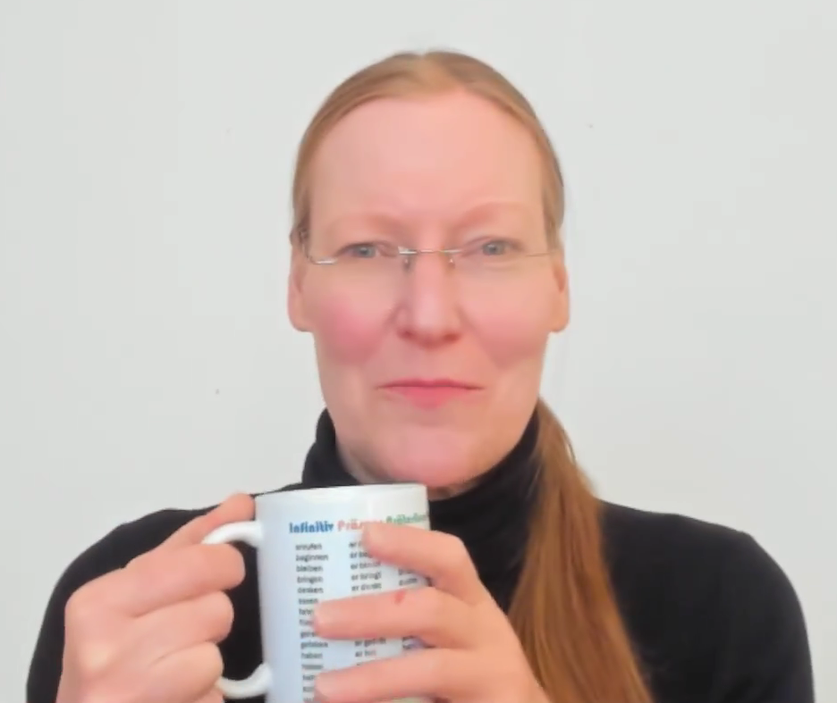 Tasse mit deutscher Grammatik - die wichtigsten unregelmäßigen Verben